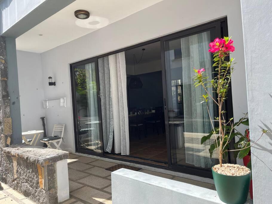 Charmant T4 Avec Vue Piscine Grand Baie Bagian luar foto